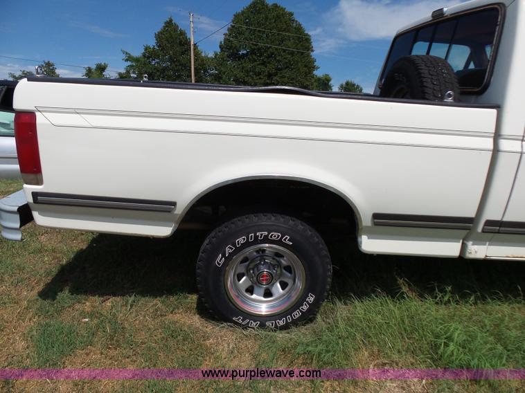 image for item K1197 1987 Ford F150 pickup truck
