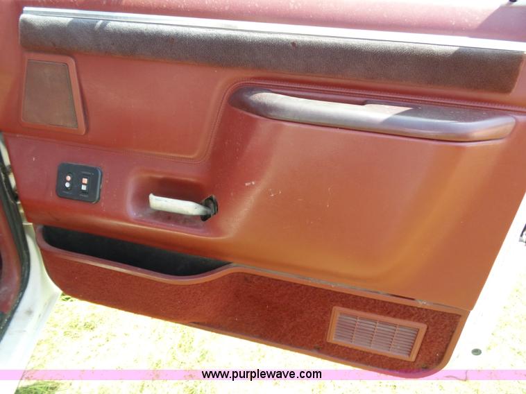 image for item K1197 1987 Ford F150 pickup truck