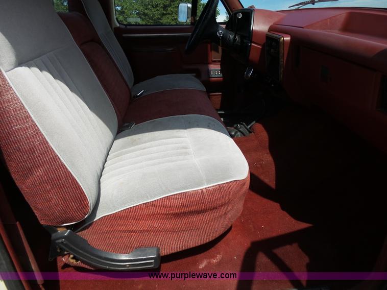 image for item K1197 1987 Ford F150 pickup truck