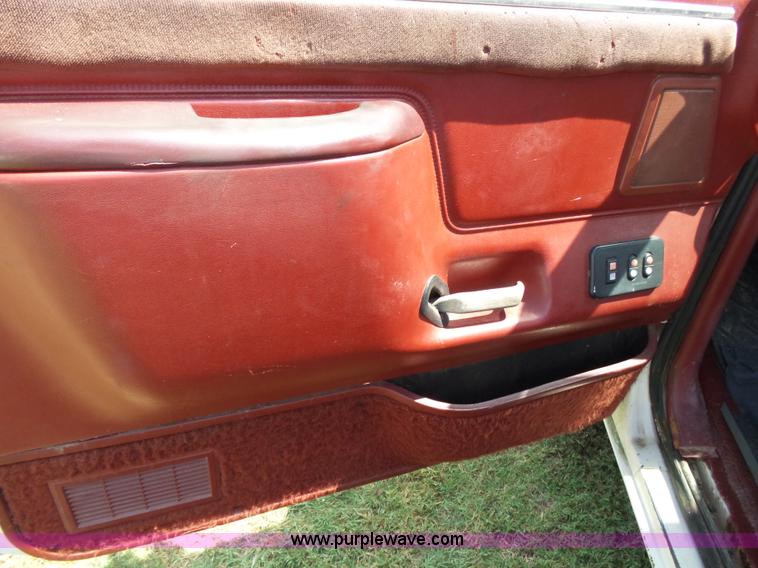 image for item K1197 1987 Ford F150 pickup truck