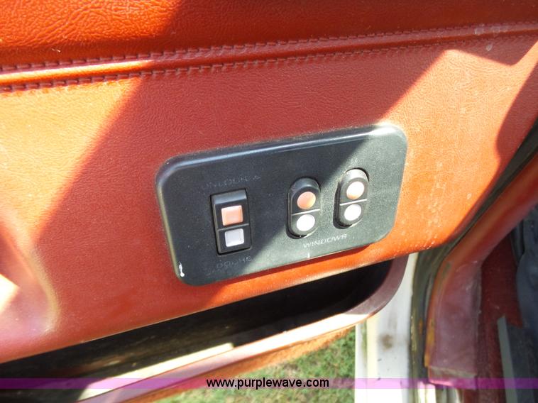 image for item K1197 1987 Ford F150 pickup truck