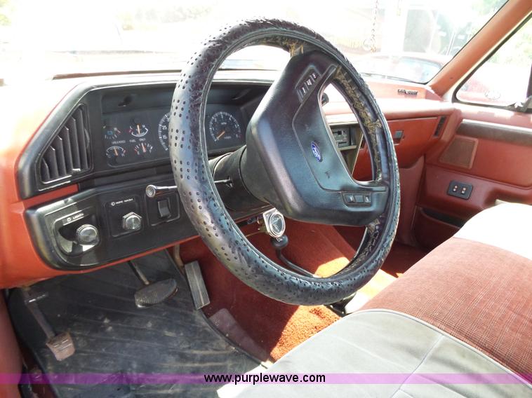 image for item K1197 1987 Ford F150 pickup truck