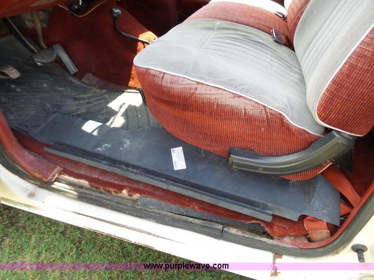 image for item K1197 1987 Ford F150 pickup truck