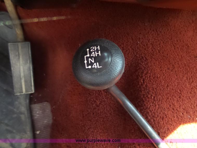 image for item K1197 1987 Ford F150 pickup truck