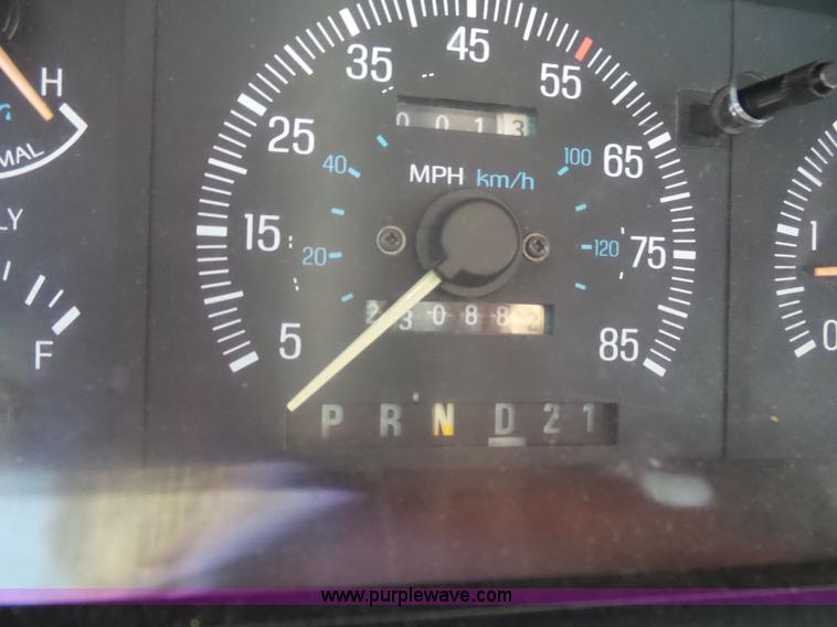 image for item K1197 1987 Ford F150 pickup truck