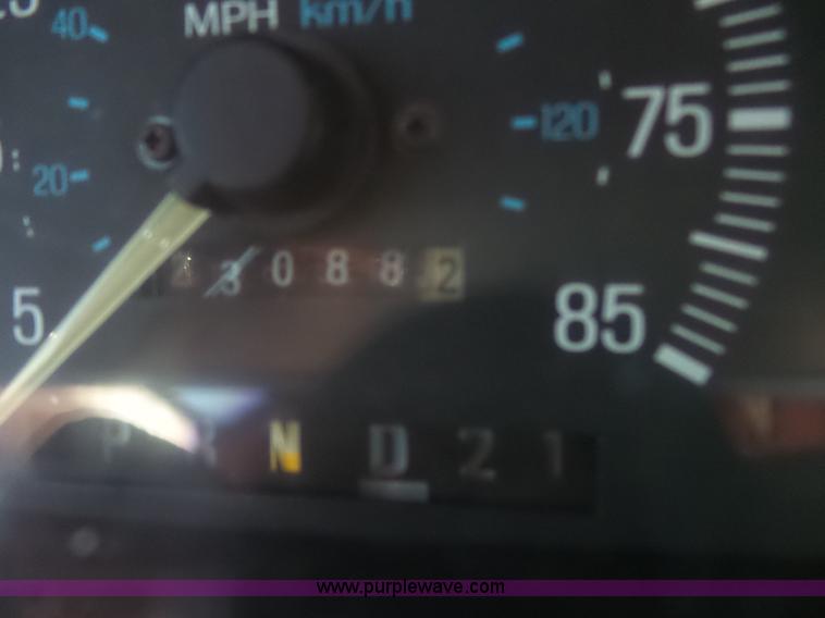 image for item K1197 1987 Ford F150 pickup truck