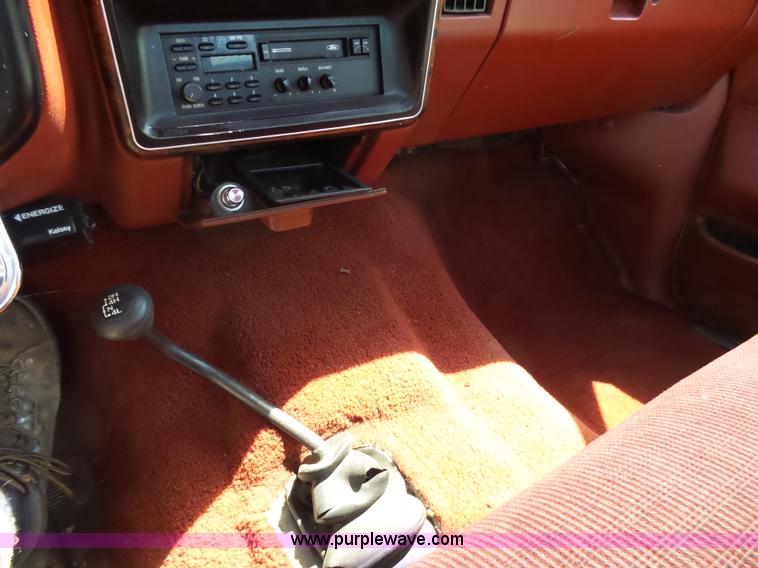 image for item K1197 1987 Ford F150 pickup truck