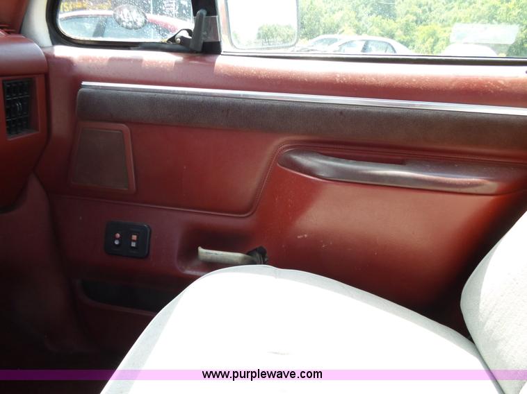 image for item K1197 1987 Ford F150 pickup truck