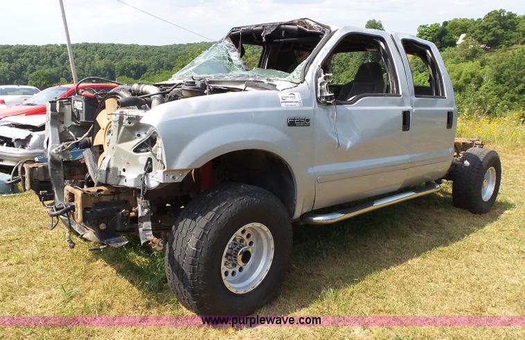 image for item K1203 2003 Ford F250 Super Duty Crew Cab pickup truck cab and chassis