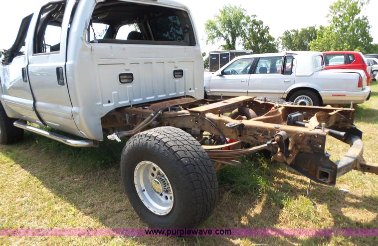 image for item K1203 2003 Ford F250 Super Duty Crew Cab pickup truck cab and chassis