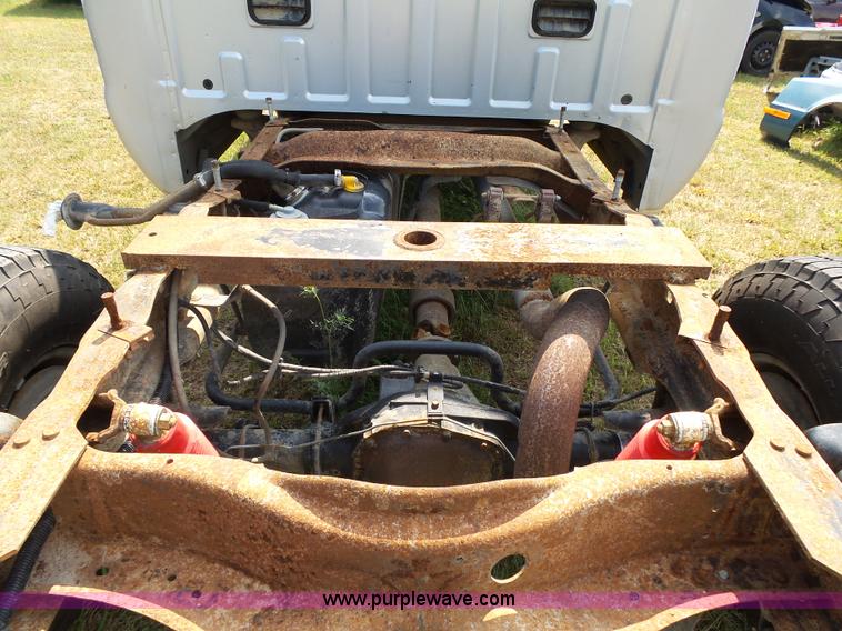 image for item K1203 2003 Ford F250 Super Duty Crew Cab pickup truck cab and chassis