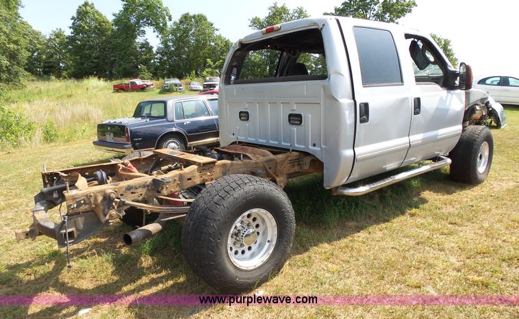 image for item K1203 2003 Ford F250 Super Duty Crew Cab pickup truck cab and chassis