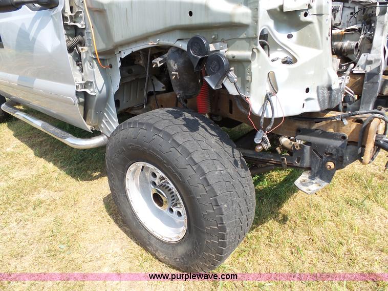 image for item K1203 2003 Ford F250 Super Duty Crew Cab pickup truck cab and chassis