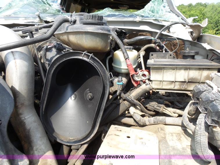 image for item K1203 2003 Ford F250 Super Duty Crew Cab pickup truck cab and chassis