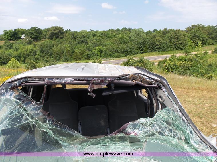 image for item K1203 2003 Ford F250 Super Duty Crew Cab pickup truck cab and chassis