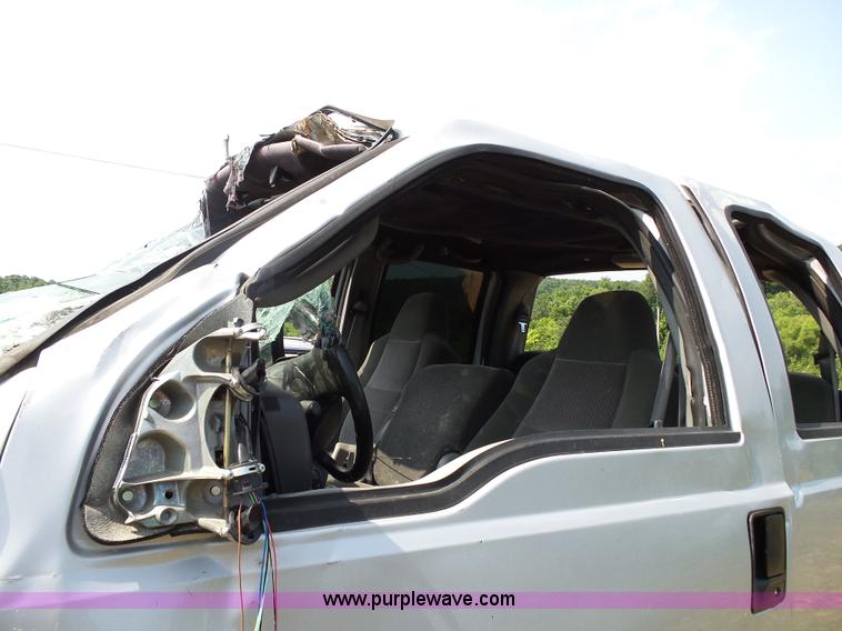 image for item K1203 2003 Ford F250 Super Duty Crew Cab pickup truck cab and chassis