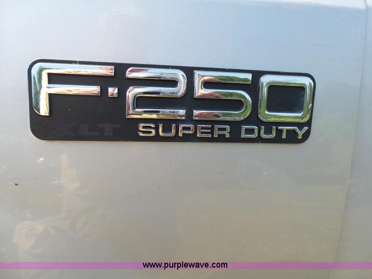 image for item K1203 2003 Ford F250 Super Duty Crew Cab pickup truck cab and chassis