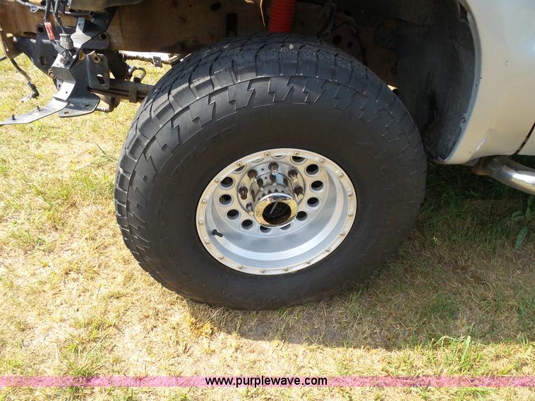 image for item K1203 2003 Ford F250 Super Duty Crew Cab pickup truck cab and chassis