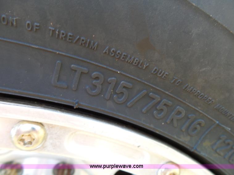 image for item K1203 2003 Ford F250 Super Duty Crew Cab pickup truck cab and chassis