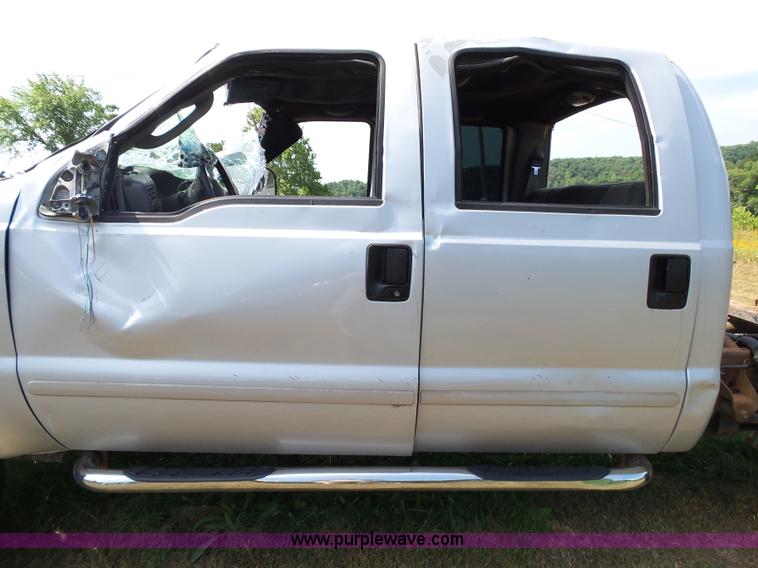 image for item K1203 2003 Ford F250 Super Duty Crew Cab pickup truck cab and chassis