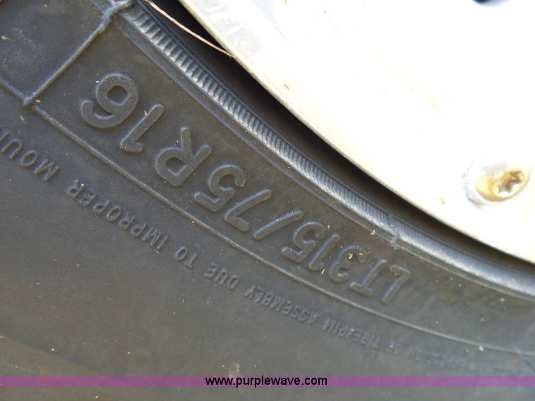 image for item K1203 2003 Ford F250 Super Duty Crew Cab pickup truck cab and chassis