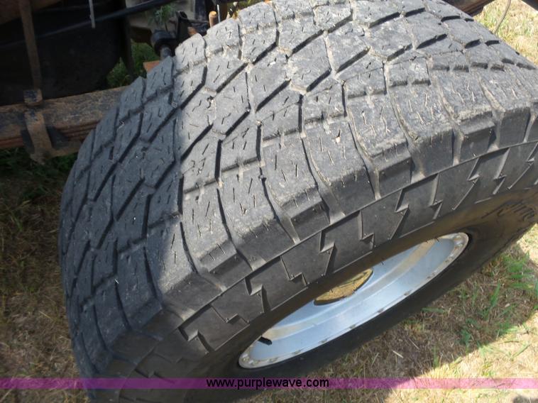 image for item K1203 2003 Ford F250 Super Duty Crew Cab pickup truck cab and chassis