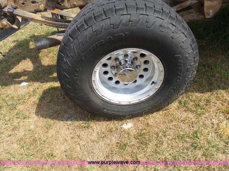 image for item K1203 2003 Ford F250 Super Duty Crew Cab pickup truck cab and chassis