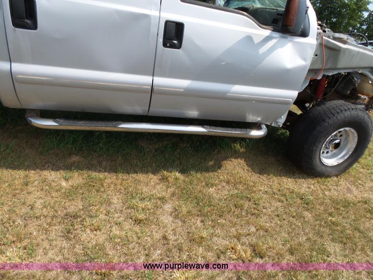 image for item K1203 2003 Ford F250 Super Duty Crew Cab pickup truck cab and chassis