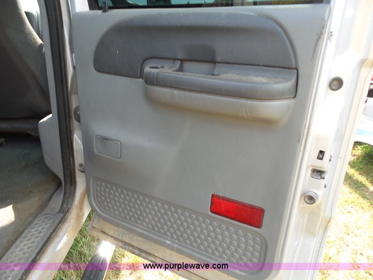 image for item K1203 2003 Ford F250 Super Duty Crew Cab pickup truck cab and chassis