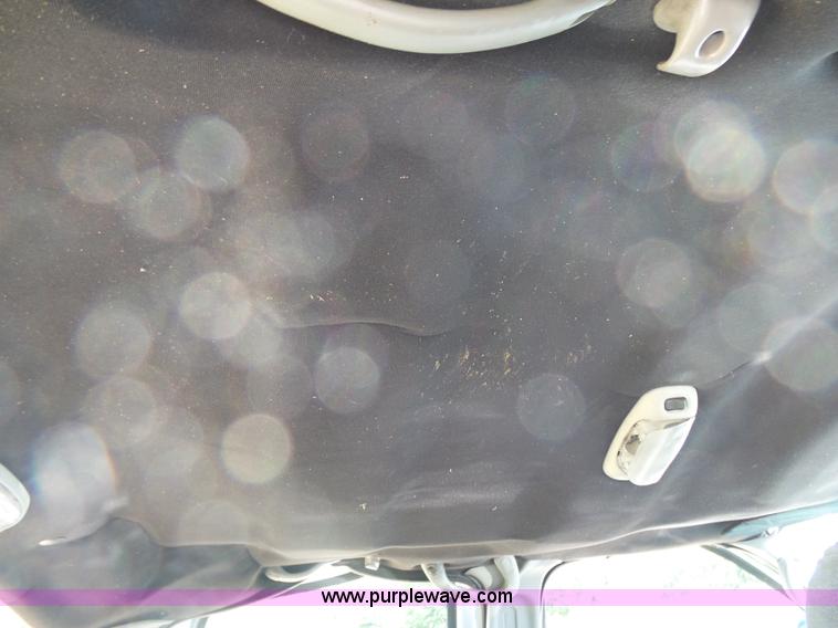 image for item K1203 2003 Ford F250 Super Duty Crew Cab pickup truck cab and chassis