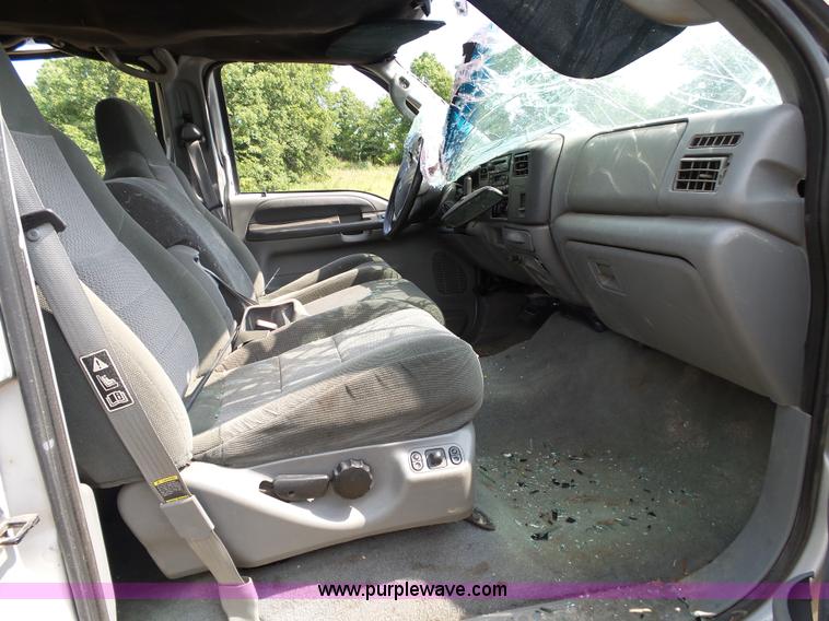 image for item K1203 2003 Ford F250 Super Duty Crew Cab pickup truck cab and chassis