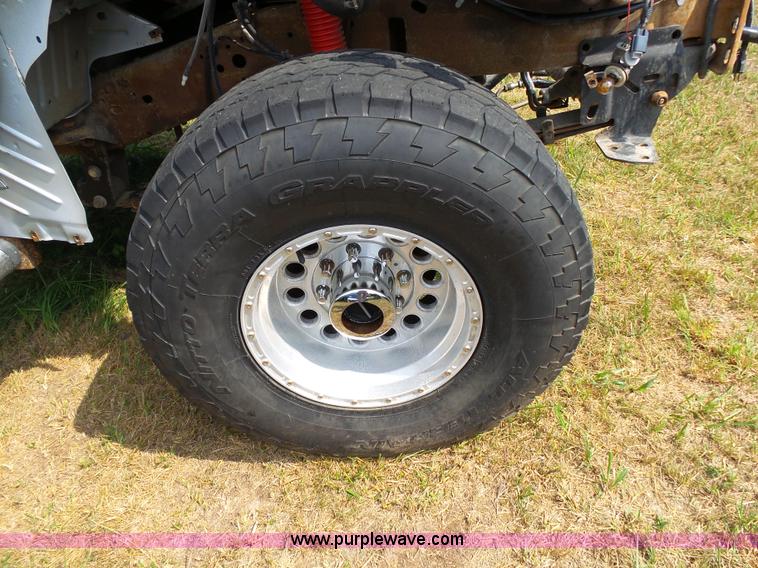 image for item K1203 2003 Ford F250 Super Duty Crew Cab pickup truck cab and chassis