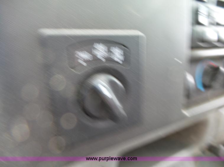 image for item K1203 2003 Ford F250 Super Duty Crew Cab pickup truck cab and chassis