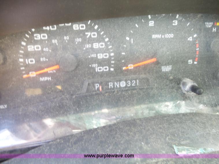 image for item K1203 2003 Ford F250 Super Duty Crew Cab pickup truck cab and chassis