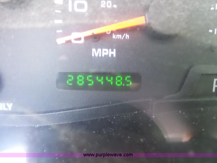 image for item K1203 2003 Ford F250 Super Duty Crew Cab pickup truck cab and chassis