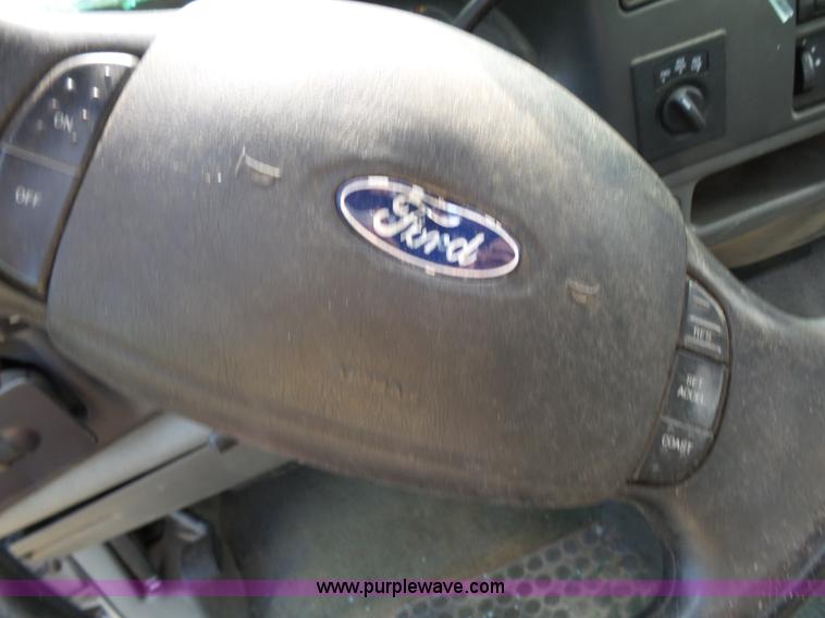 image for item K1203 2003 Ford F250 Super Duty Crew Cab pickup truck cab and chassis