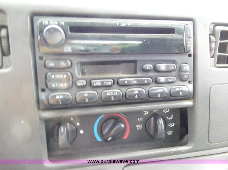 image for item K1203 2003 Ford F250 Super Duty Crew Cab pickup truck cab and chassis