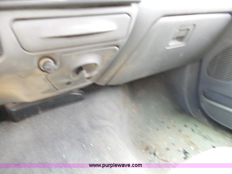 image for item K1203 2003 Ford F250 Super Duty Crew Cab pickup truck cab and chassis