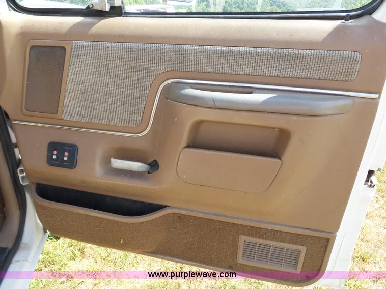 image for item K1223 1991 Ford F150 XLT Lariat pickup truck