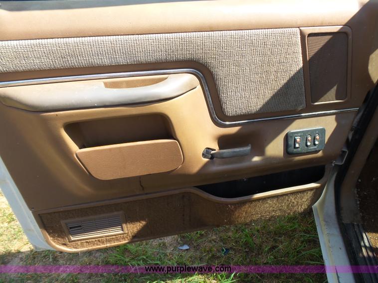 image for item K1223 1991 Ford F150 XLT Lariat pickup truck