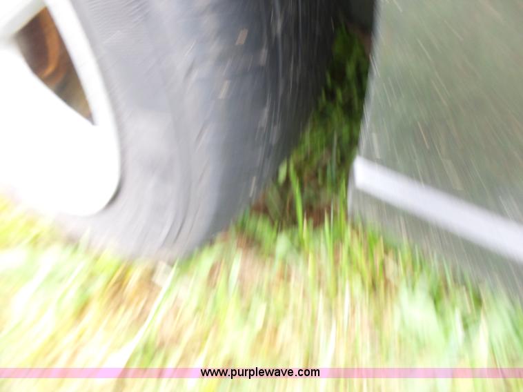 image for item K1237 2002 Ford Focus Wagon