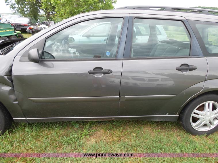 image for item K1237 2002 Ford Focus Wagon