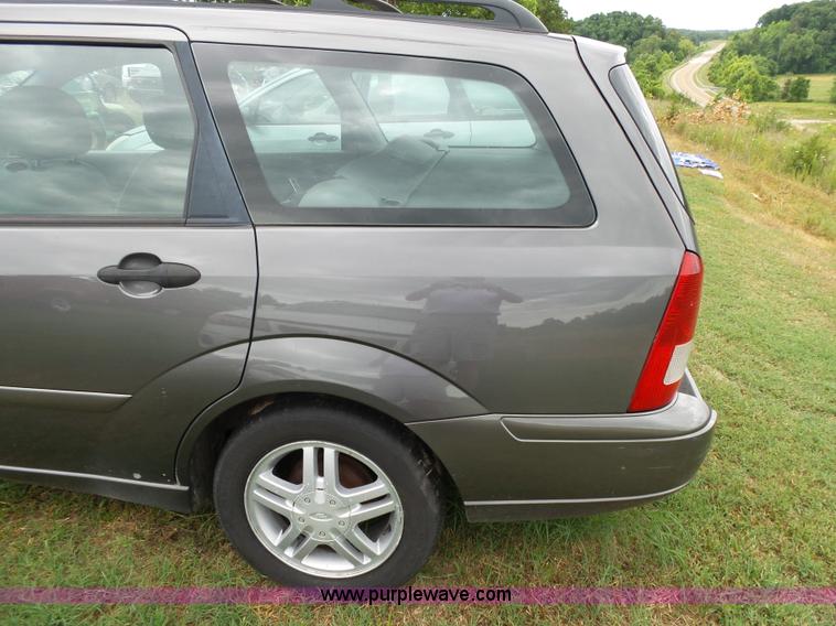 image for item K1237 2002 Ford Focus Wagon