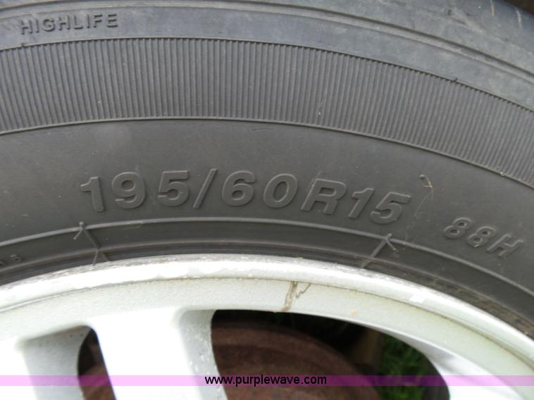 image for item K1237 2002 Ford Focus Wagon