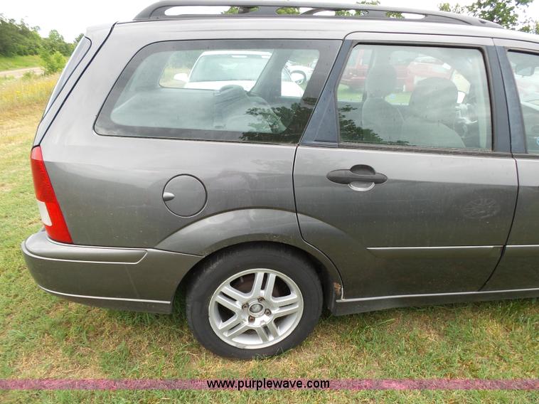 image for item K1237 2002 Ford Focus Wagon