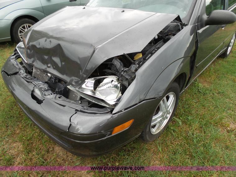 image for item K1237 2002 Ford Focus Wagon