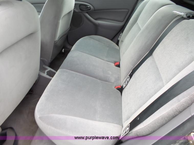 image for item K1237 2002 Ford Focus Wagon
