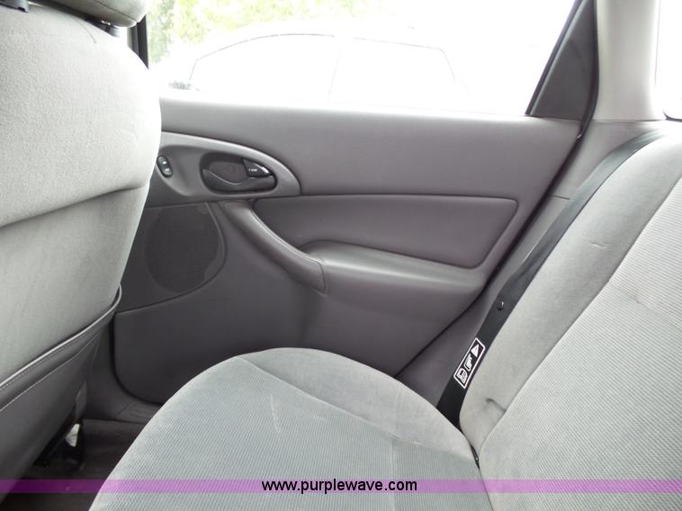 image for item K1237 2002 Ford Focus Wagon