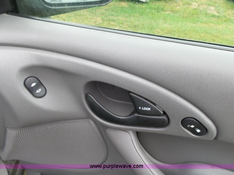 image for item K1237 2002 Ford Focus Wagon