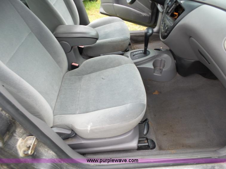 image for item K1237 2002 Ford Focus Wagon